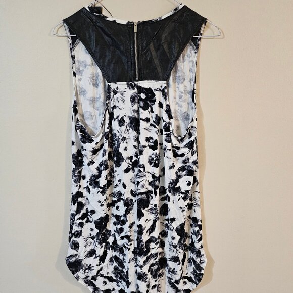 Dynamite Pieced Tunic Tank Black & White Floral - Size L - Picture 2 of 7
